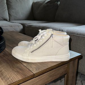 Size 9 women’s high top sneakers